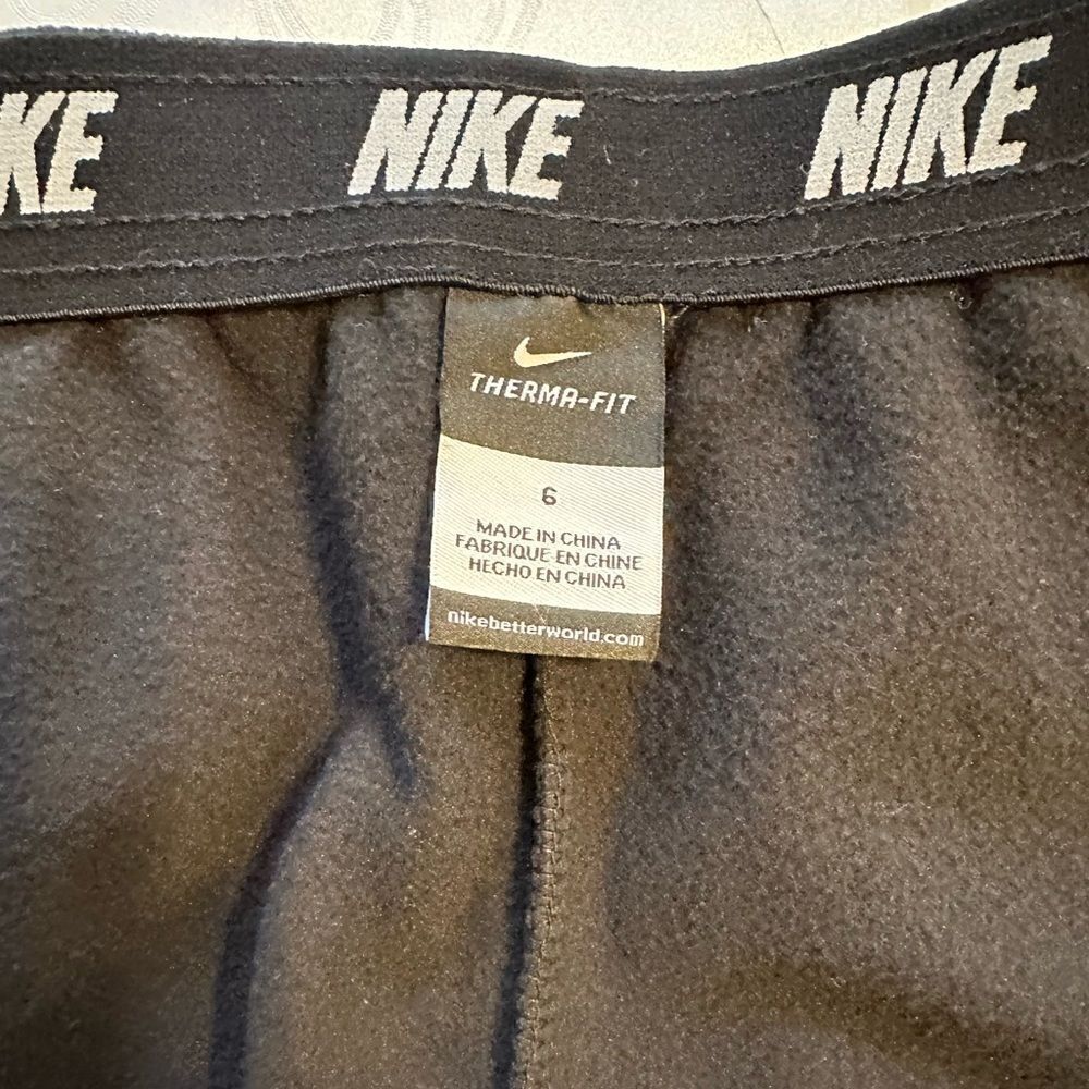 Nike boy’s therma-fit pants size 5 in black, NWT - Picture 4 of 5